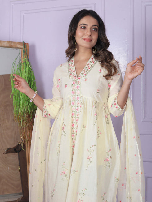 White Cambric Cotton Pant Suit 189948 Closure View