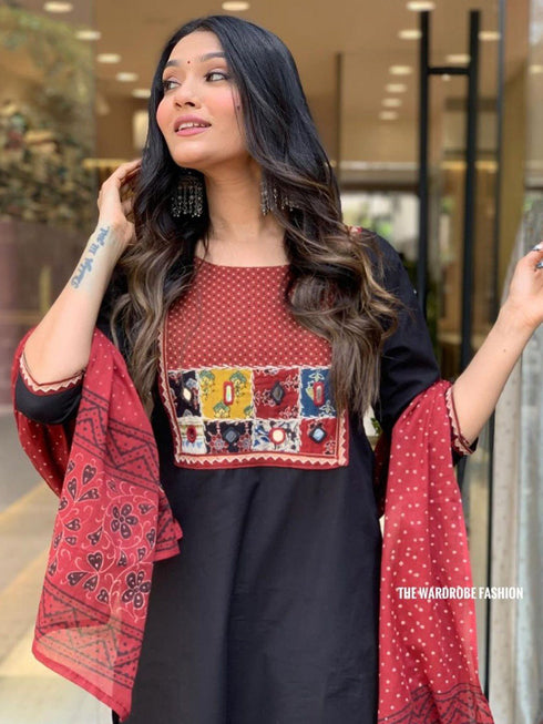 Black Rayon Pant Suit 191002 Closure View