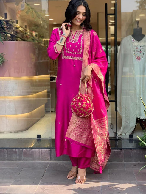 Rani Pink Heavy Viscose Roman Silk. Pant Suit 194374 Closure View