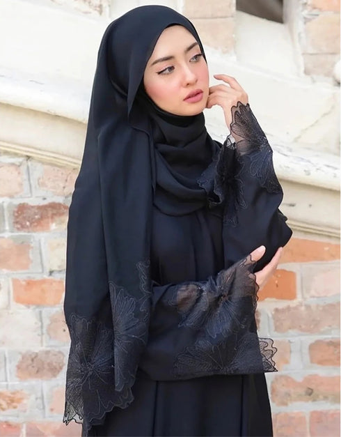 Embroidered Elegance: Flowing Beauty with a Touch of Artisanship Abaya