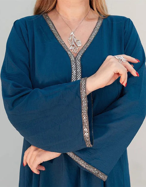 Celebrate in Dazzling Style: Traditional Festival Dress with a Touch of Sparkle