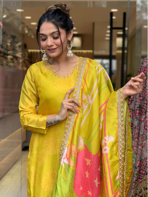 Yellow Natural Crepe Pant Suit Acy8671 Closure View