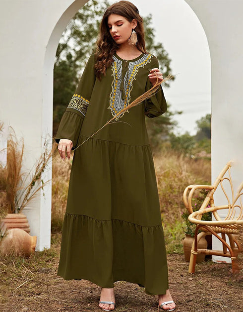 Vintage-inspired ethnic skirt in green embroidery