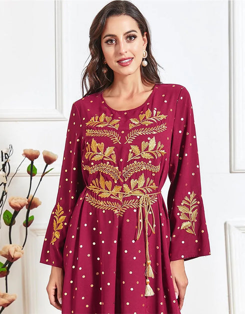 The Abaya That Dares to Dream in Dots: A Casual Dance of Ethnic Threads and Autumn Hues