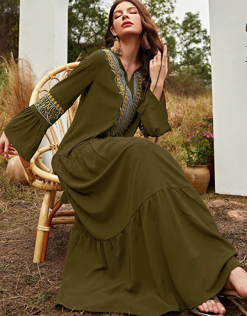 Vintage-inspired ethnic skirt in green embroidery