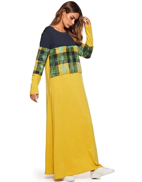 Cozy Contrast: Embrace Winter Elegance in This Dubai-Inspired Long Sleeve Abaya