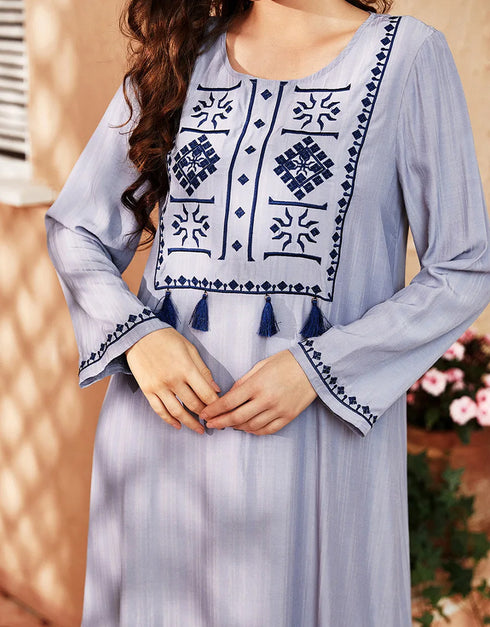 Blossom in Grey: Embroidered Abaya Robe for Everyday Inspiration