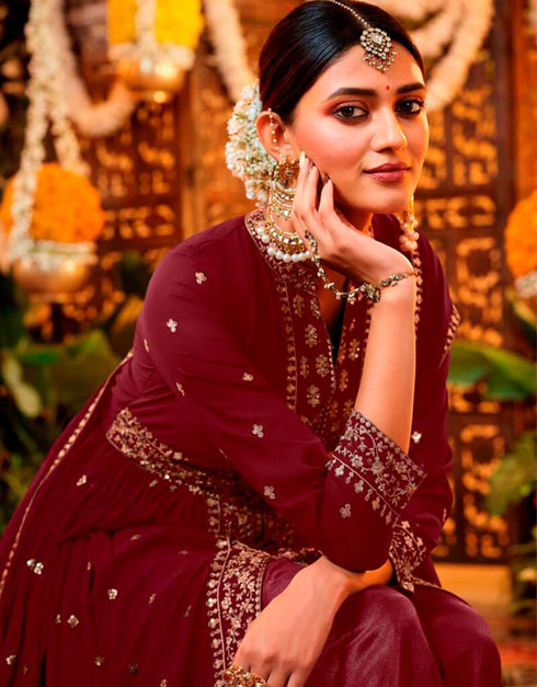 Cream Pant style Suits Georgette Salwar Kameez in Swarovski Embroidery & Lace Work Closure View