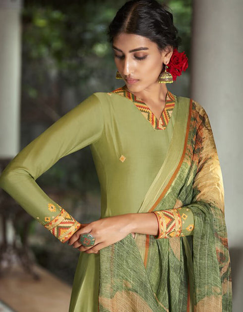 Green Pant style Suit Pure Silk Salwar Kameez in Embroidery, Digital Print & Lace Work Closure View