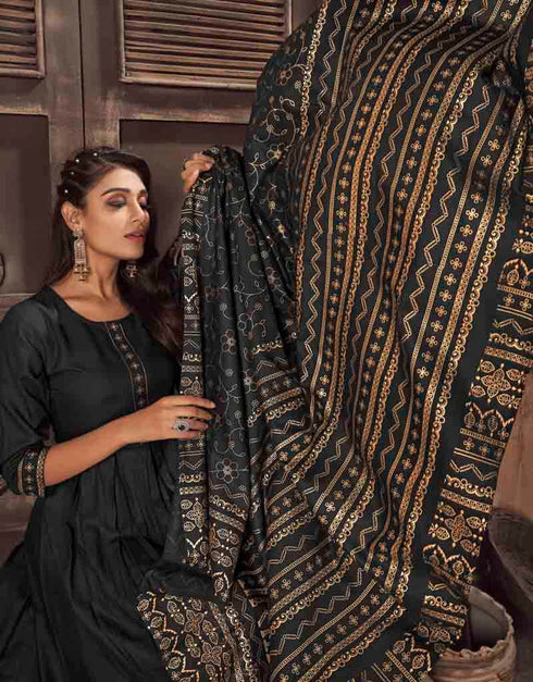 Black 14 Kg Rayon Pant Straight Back View