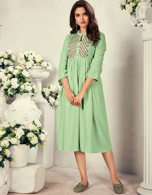 Pista 14 Kg Heavy Rayon Round Kurti