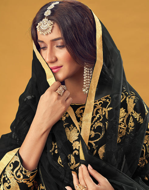 Black Georgette Pant Suit Closure View