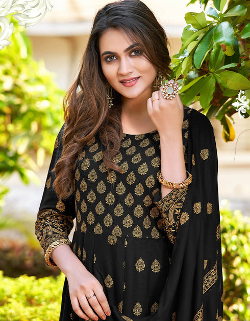 Black Heavy 14 Kg Rayon Anarkali Suit Closure View