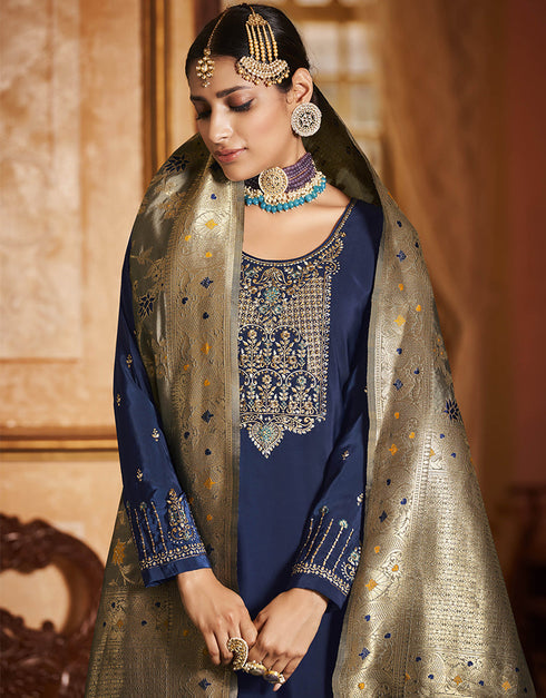 Blue Soarer Crape Pant Suit Closure View