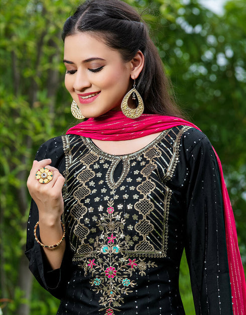 Black Heavy 14Kg Rayon Pant Suit Closure View