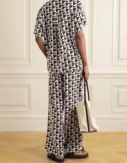 Black & White Premium Shirt Closure View