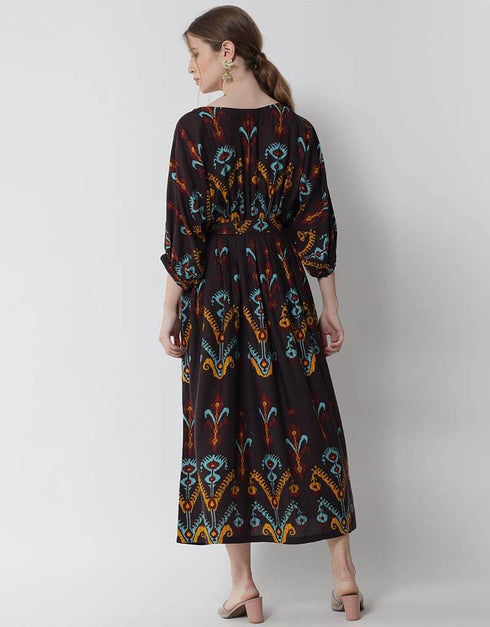 Brown Kaftan Dress In Ikat Geometirc Print Closure View