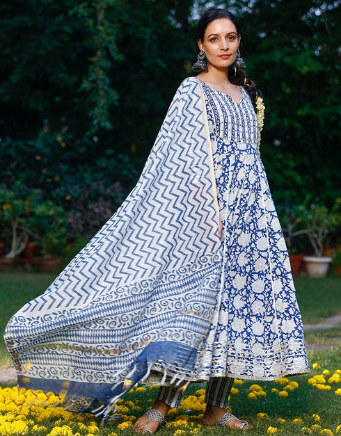 White & Blue Cotton Suit Pant Closure View