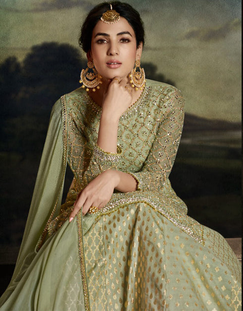 Army Green Net Lehenga Suit Closure View