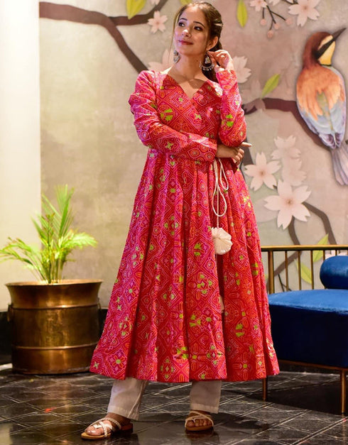 Magenta Muslin Pant Anarkali Closure View