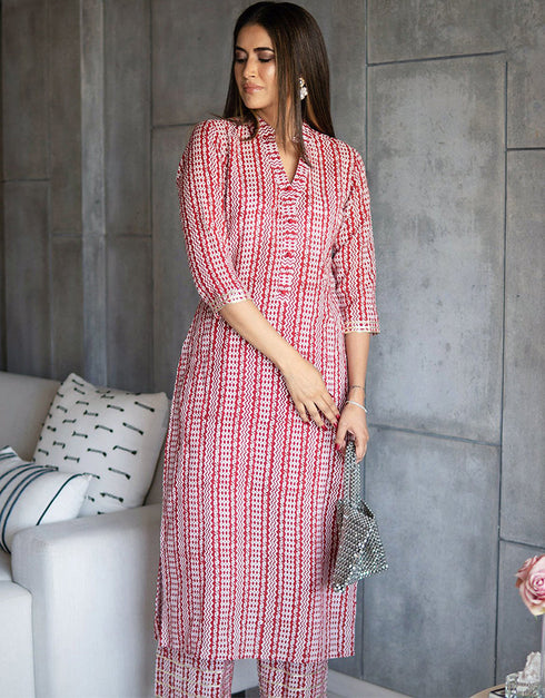 stylish maroon red pure maslin designer pure maslin heavy digital print kurti & plazzo straight design pant uc-aayaa2001 Close-up View