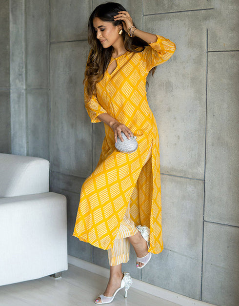 elegant musterd pure maslin designer pure maslin heavy digital print kurti & plazzo straight design pant uc-aayaa2004 Close-up View