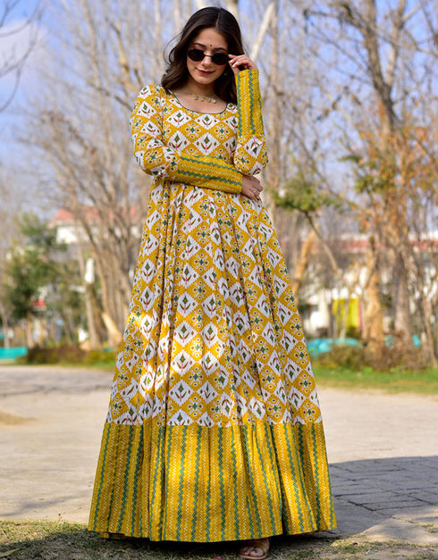yellow pure muslin all seasondesignerpure muslin heavy digital print yellow gown heavy digital print details for gown uf-4-aayaa3006 Close-up View