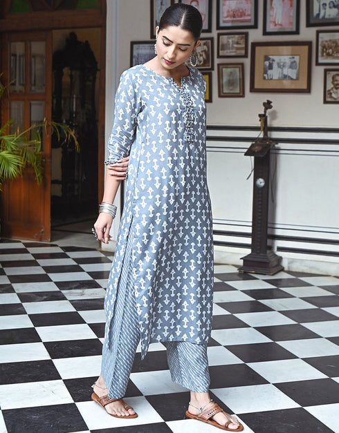 stylish grey sky pure maslin all season designer pure maslin heavy digital print grey sky kurti & bottom straight design pant uc-aayaa7004 Close-up View