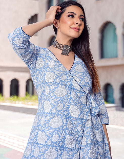 chic sky blue pure maslin all season designer pure maslin heavy digital print sky blue kurti & bottom straight design pant uc-aayaa7005 Side View