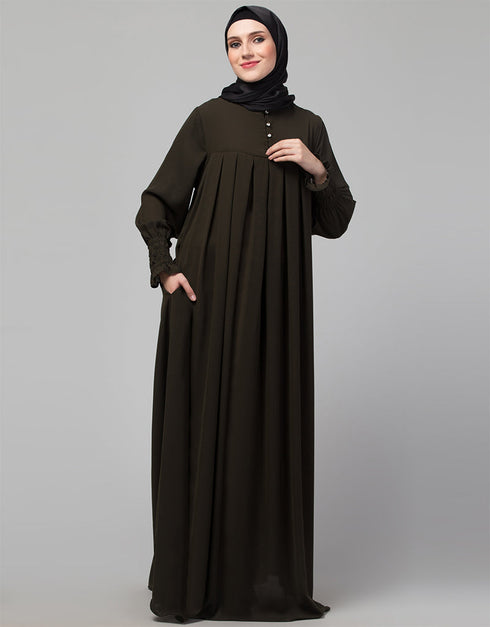 Trendy Pleats at chest Smoking Sleeve Casual Abaya Close-up View