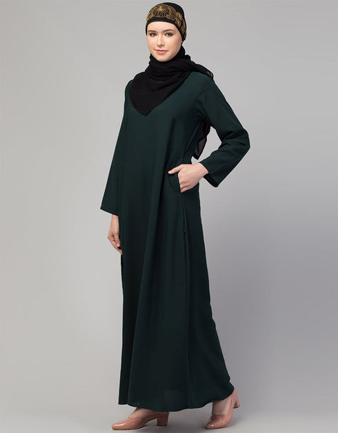 Muslim Basic abaya with a flared hem for a relaxed and stylish look In Color bottle green
