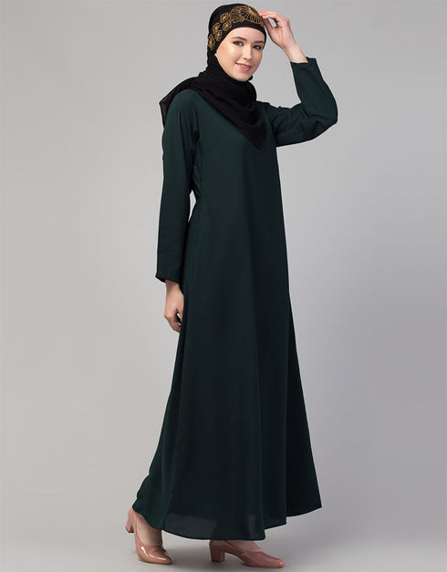 Muslim Basic abaya with a flared hem for a relaxed and stylish look In Color bottle green