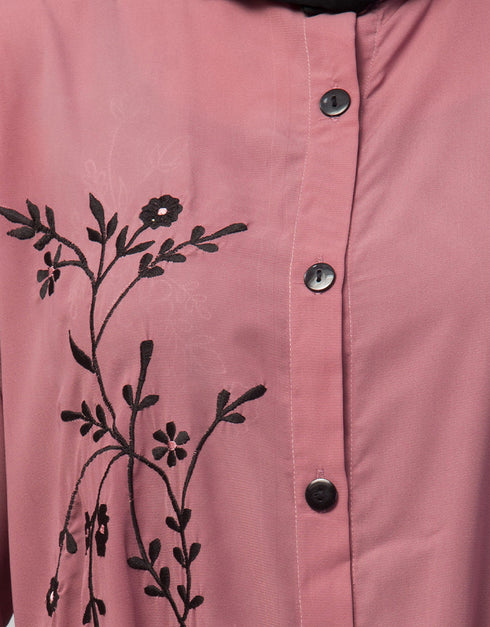 Chic Front open Contrast Embroidery Casual Abaya In The Color Mauve Pink